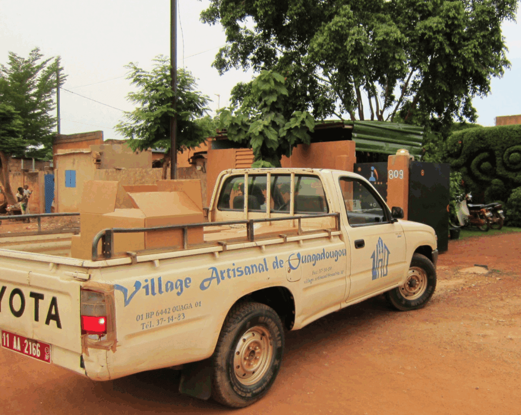 thumbnail_HFT-Lager-og-logistik-Container-15-packing-Ouaga